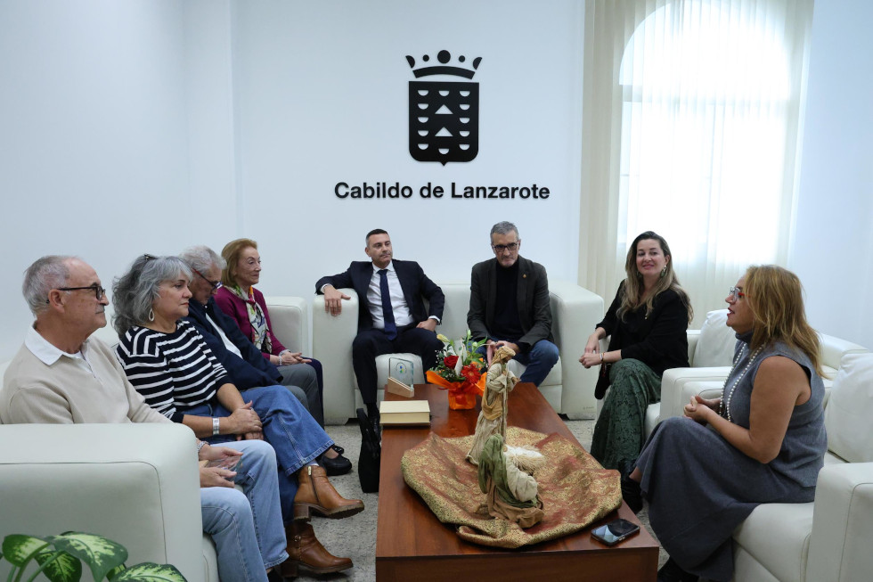 El Cabildo felicita a los galardonados lanzaroteños en los Premios